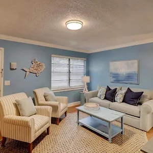 #61 Beautiful Ideal Location 2bdr/2 Parkings Holiday home Hilton Head Island